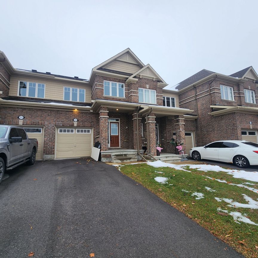 For Lease - 209 Hartsmere Drive, Stittsville - Munster - Richmond, Ontario - Photo 1