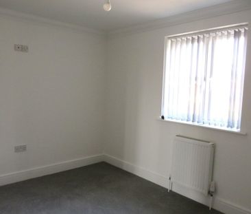 High Street - Photo 1