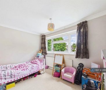 3 bedroom semi-detached house to rent - Photo 3