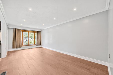 For Lease - 228 Penn Avenue Unit# Main, Newmarket, Ontario - Photo 3