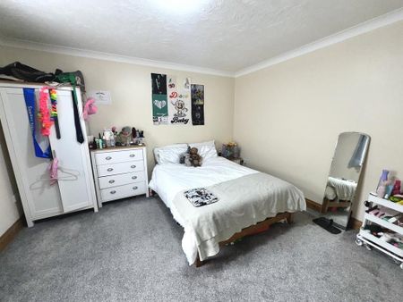 5 bedroom flat to rent - Photo 5