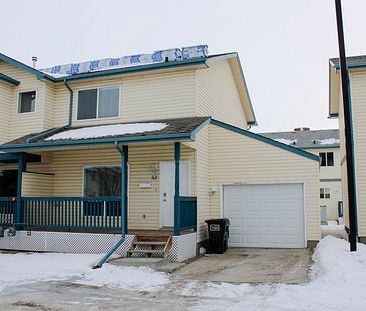 RARE! Beautiful, Central Townhouse with 2 Master Bedrooms! | 52, 10909 106 Street Northwest, Edmonton - Photo 1