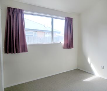 Sunny front 2 bedroom unit in Linwood - 6 month tenancy. - Photo 2