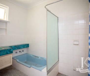 Spacious 3 Bedroom Duplex. - Photo 1