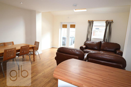 6 bedroom terraced house to rent - Photo 2