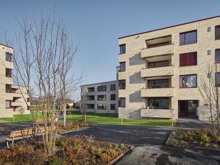 Living in a vibrant neighborhood - Photo 3