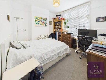 Grove Road, North Finchley, N12 - Photo 2