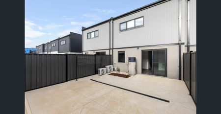 Brand New 3-Bedroom Townhouse in Truganina! - Photo 4