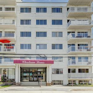 3 ½ Rénové Avec électroménagers Neufs – Disponible En Août Ou Septembre - 300 BOULEVARD CÔTE-VERTU, Montréal - Photo 2