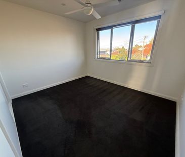 2/40 Hampton Road, Essendon West VIC 3040 - Photo 2