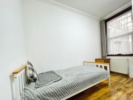 1 bedroom in a house share to rent - Photo 3