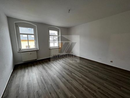 Schicke Dachgeschoss 3-Raum Wohnung mit *Küchenzeile! Nahe der Innenstadt! - Foto 2