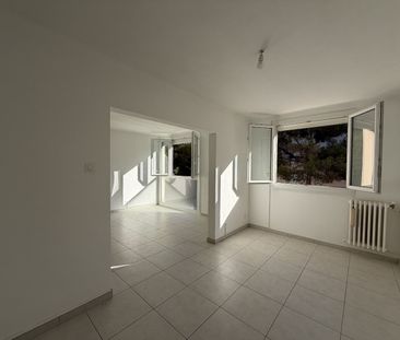 Location Appartement 4 pièces 63m² SETE 34200 - Photo 2