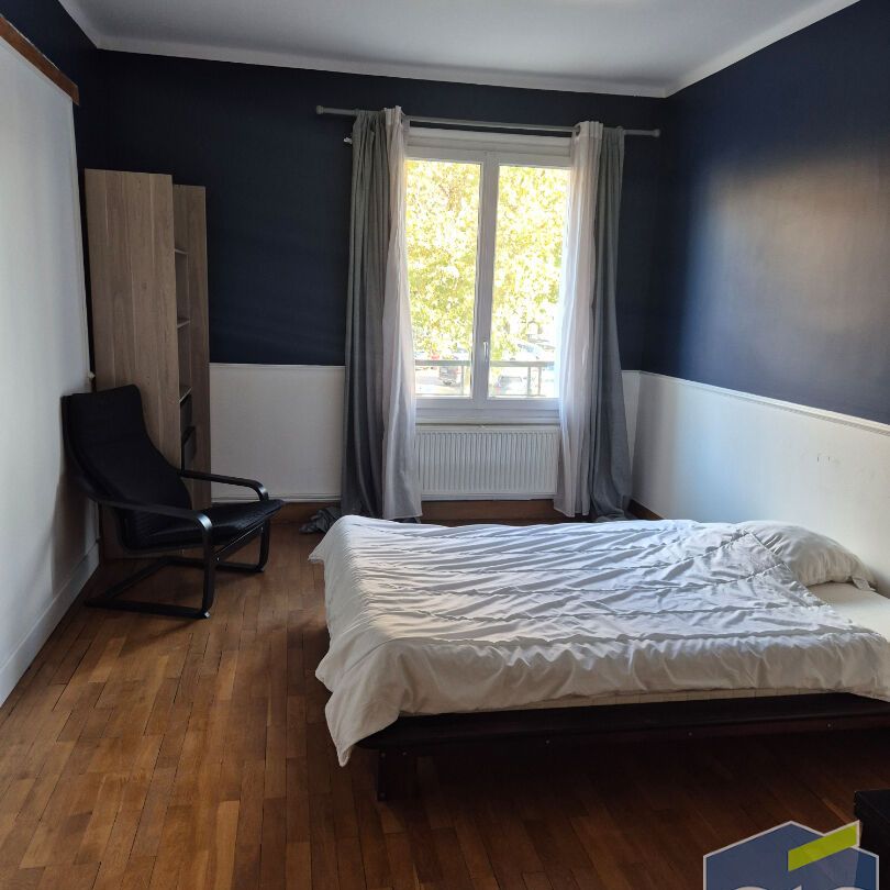 APPT MEUBLE 3 PIECES PRINCIPALES FACE A LA TOUR LEROY - Photo 1