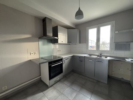 Location Appartement 3 pièces 69m² ST JEAN DE LA RUELLE 45140 - Photo 4