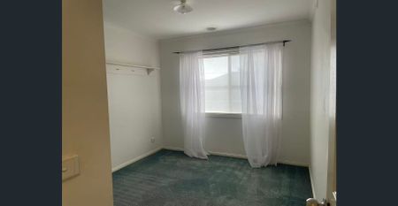 Spacious Family Home in a Quiet Berwick Location - Photo 4