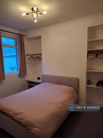 3 bedroom terraced house to rent - Photo 4
