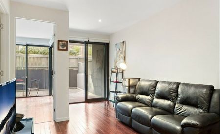 TWO BEDROOM UNIT IN PERFECT LOCATION - Photo 5