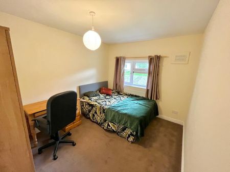 4 bedroom private hall to rent - Photo 4