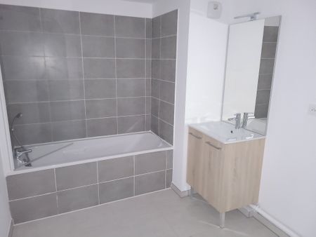 Location Appartement 3 pièces 70m² MARSEILLE 9ème - Photo 5