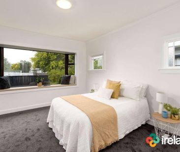 Stunning, Renovated, Three Bedroom Home - Photo 6