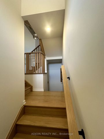 Townhouse For Lease | N8123096 - Photo 3