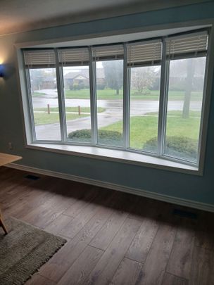 For Lease - 4492 DORCHESTER Road, Niagara Falls, Ontario - Photo 1