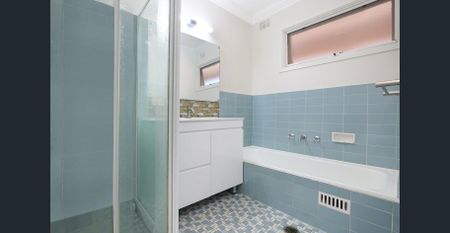 Large home 5 bedroom home - Photo 5