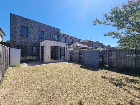 3 Bedroom Townhouse Walk to Westall Station - Photo 4