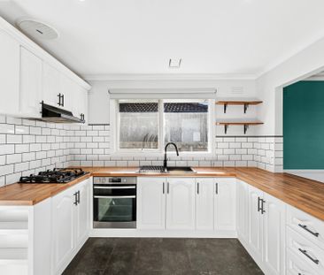 Beautifully Renovated Home with Exceptional Entertaining Spaces - Photo 5