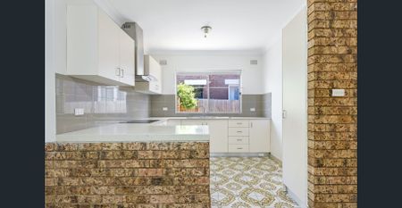 Spacious Villa Style Property in Convenient Location - Photo 4