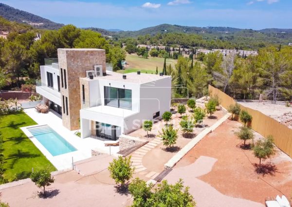 Private: Exclusive 5-Bedroom Villa for seasonal Rental in Roca Llisa