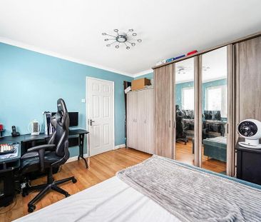 3 bedroom semi-detached house to rent - Photo 6