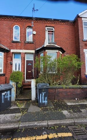 3 Bed Terraced House, Warren Street, M7 - Photo 4