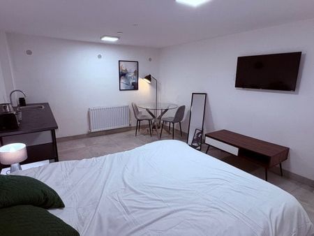 Flat 5, 21 Silver Street - Photo 2