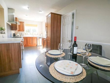 4 bedroom detached house to rent - Photo 4