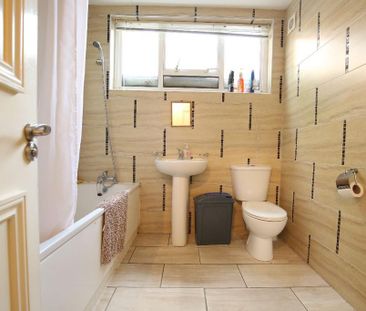 3 bedroom flat to rent - Photo 6