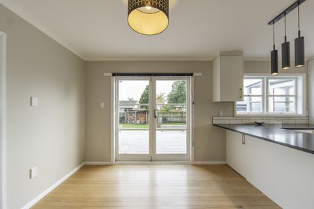 Spacious 4-Bedroom Just Minutes from the Hospital - Photo 5