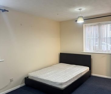 Studio Flat, Vicars Bridge Close, HA0 - Photo 2