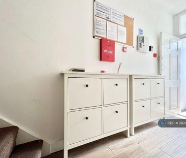 8 bedroom terraced house to rent - Photo 4