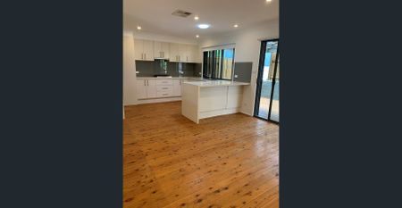 WALK TO STATION - NEAT & TIDY - Photo 4