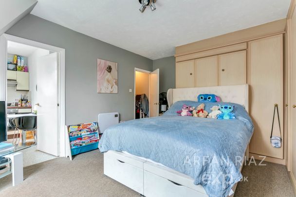 Abbeyfields Close, Park Royal, London, NW10 - Photo 1