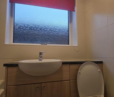 2 bedroom semi-detached bungalow to rent - Photo 5