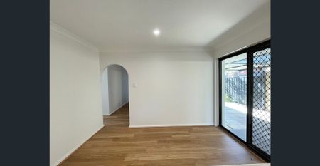 Spacious 3 x 1 Home - 6 month lease only - Photo 3