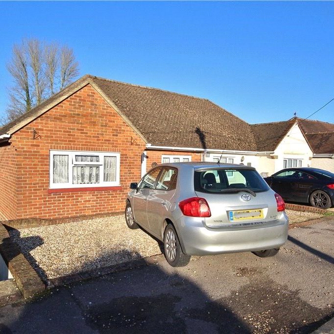 Kings Avenue, Tongham - Photo 1