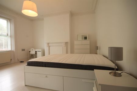 Claremont Road, Spital Tongues - Photo 4