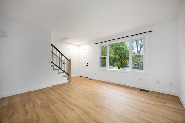 Fully Renovated 2-Bedroom Apartment in Sarnia – Modern &amp; Move-In Ready - Photo 1