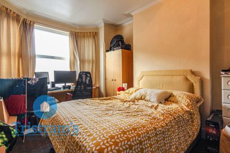 4 bed Semi-Detached House for Rent - Photo 5