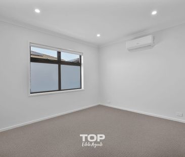 36 Titan Drive, Clyde North, Vic 3978 - Photo 5
