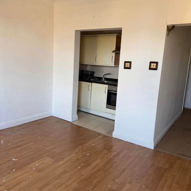 2 Bed Flat, Hitchin Road, LU2 - Photo 1